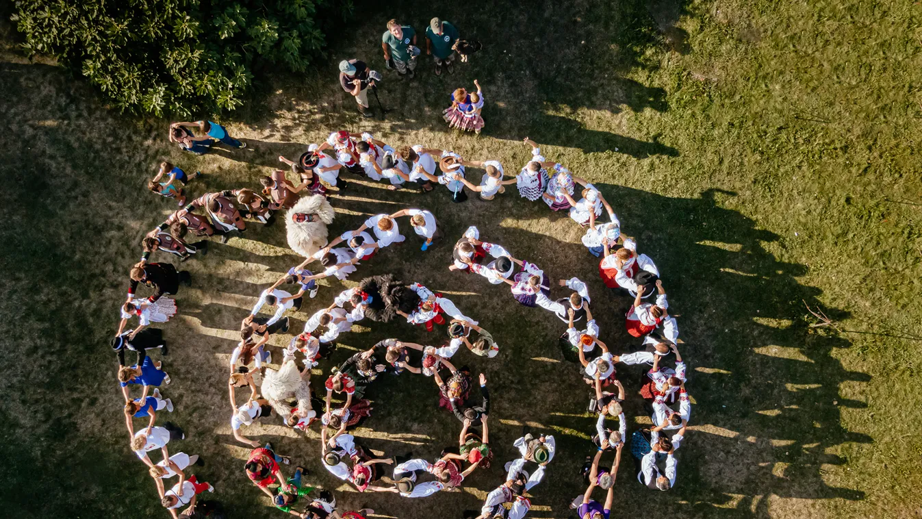 Lapótyától a tikverőzésig - Közösségek öröksége a Skanzenben