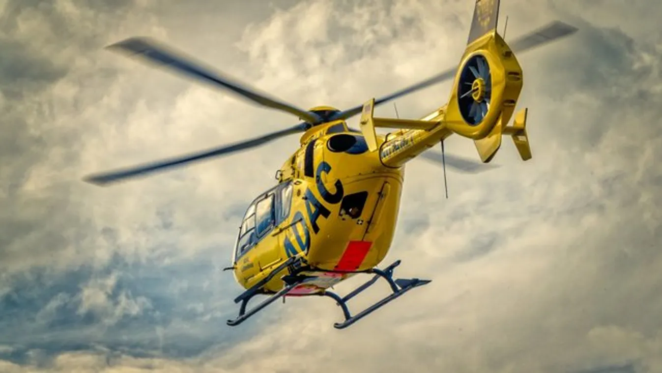 Brutális baleset az M3-on, két mentőhelikopter landolt az autópályán