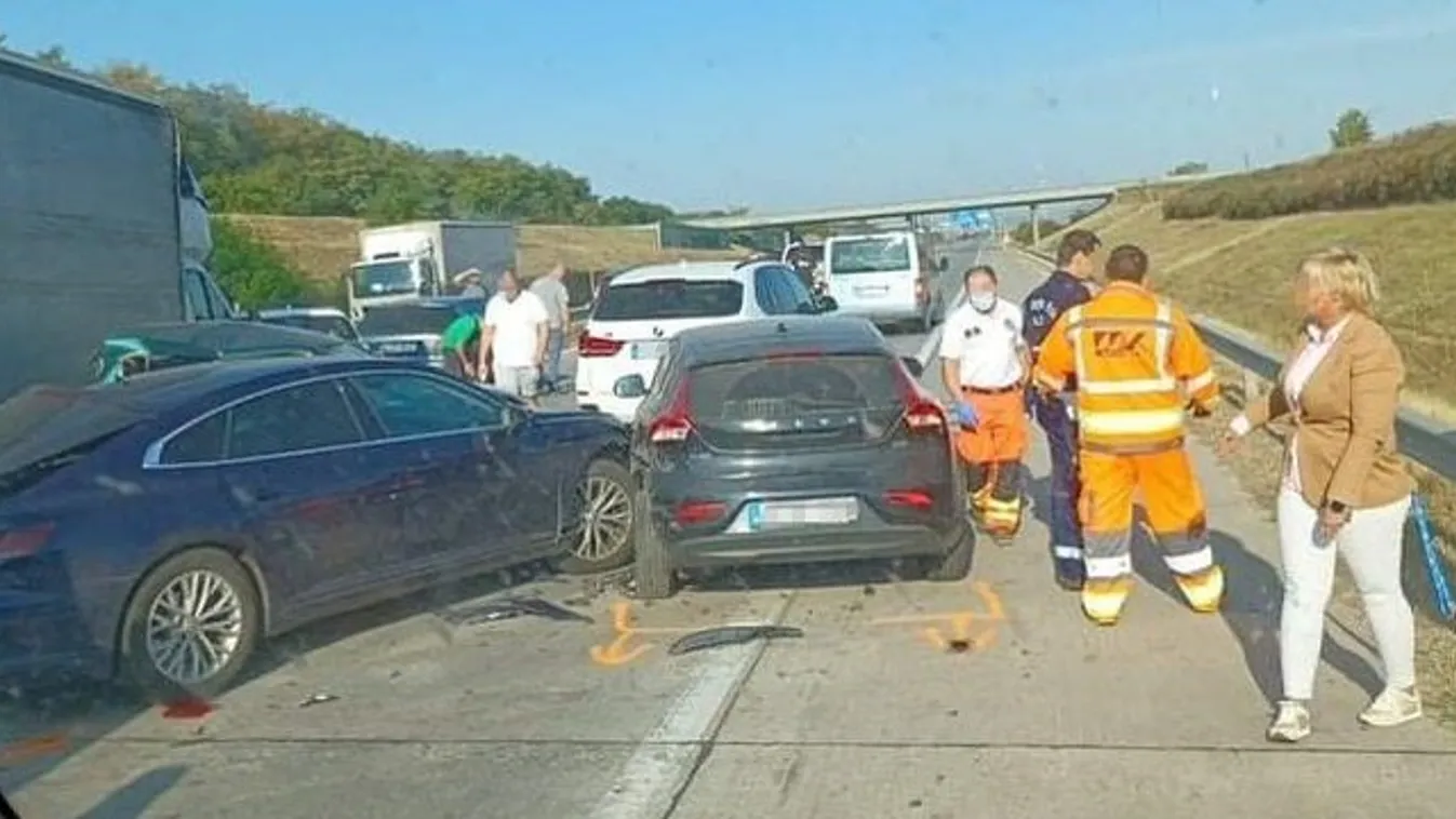 Hatalmas tömegbaleset az M0-áson: Nyolcan ütköztek