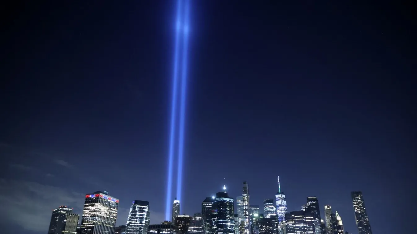 Így emlékeznek az áldozatokra Manhattanben a szeptember 11-i terrortámadás 20. évfordulóján