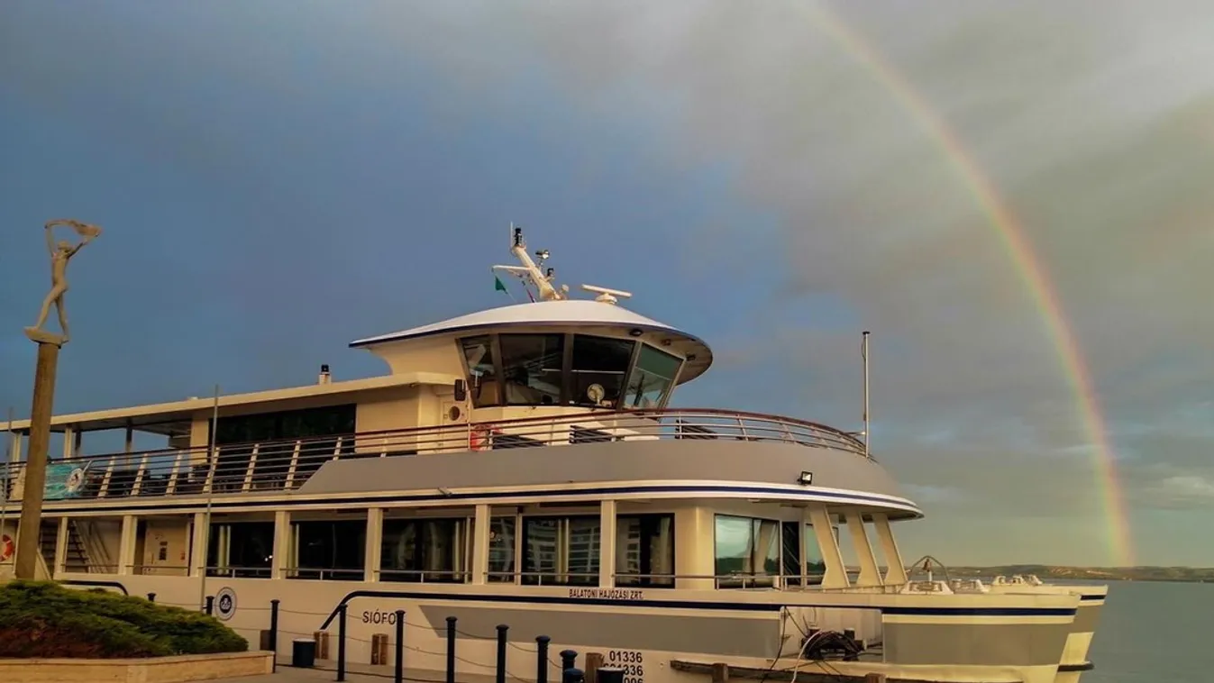 Ritka látványnak lehetünk tanúi a Balatonnál