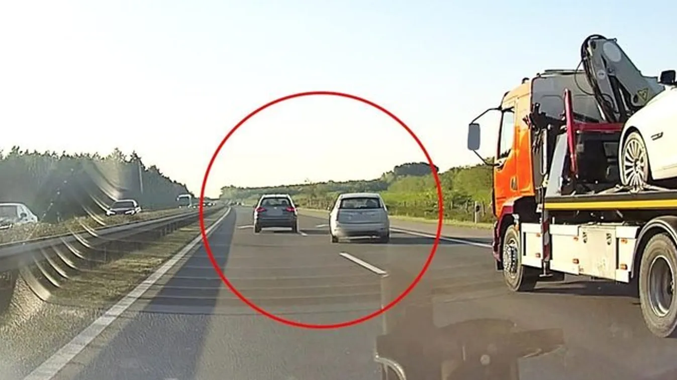 Cirkusz az M5-ösön: Életveszélyes játékot játszott két autós – videó