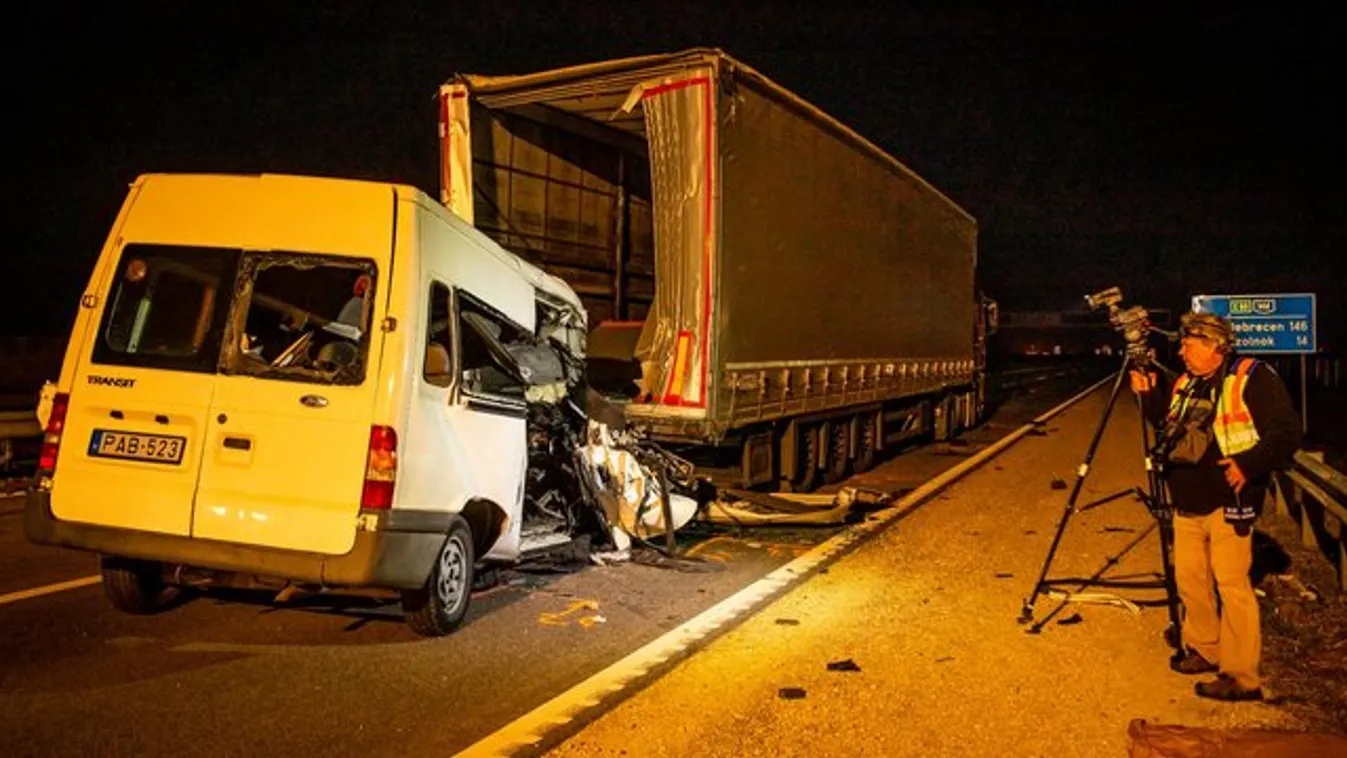 A kisbuszban öten utaztak, mindannyian szörnyethaltak - A vétlen kamionsofőr: Ilyen szörnyűséget még sosem láttam