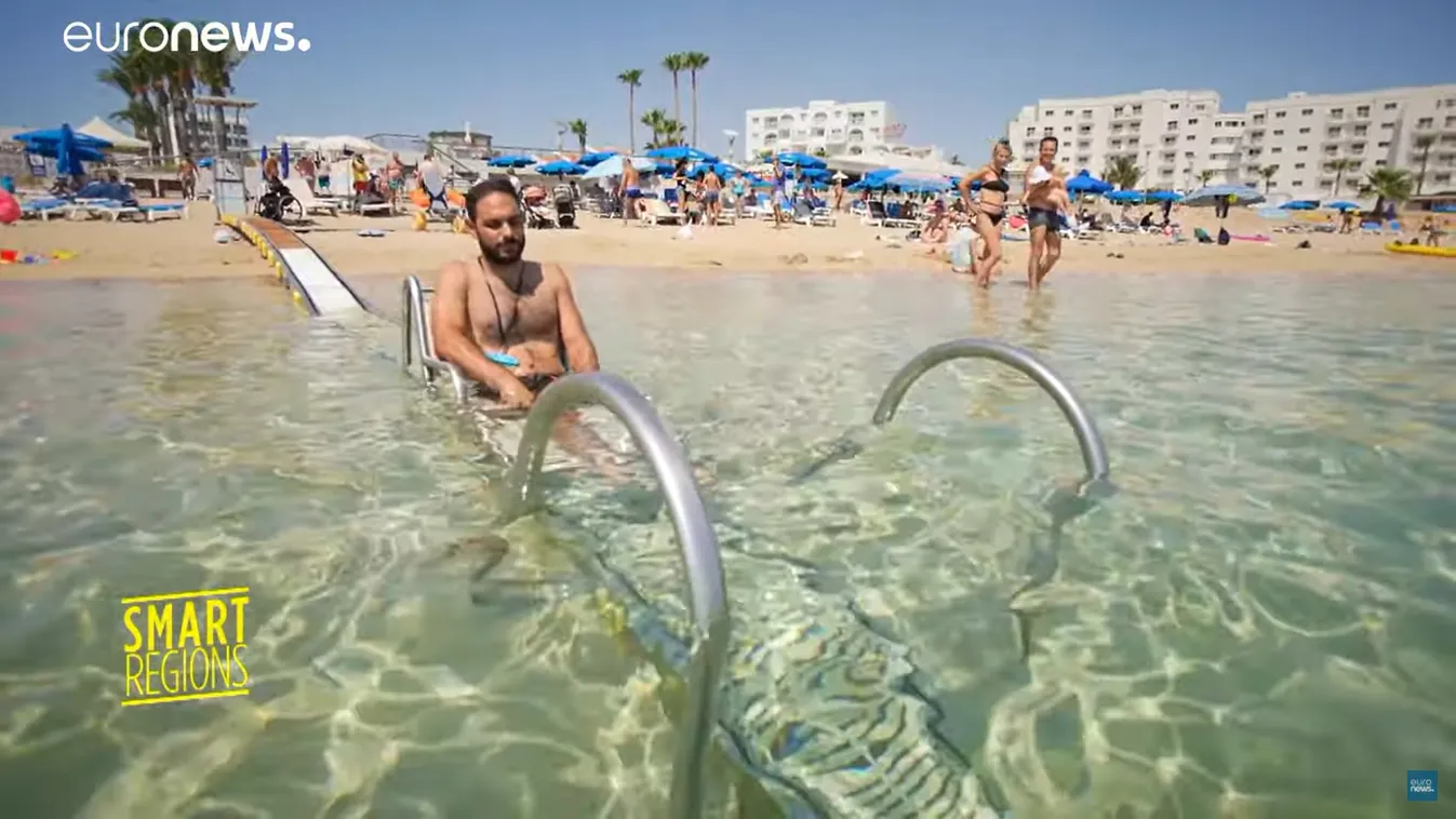 Görögország és Ciprus több strandján így segítik a mozgáskorlátozottak vízbe jutását