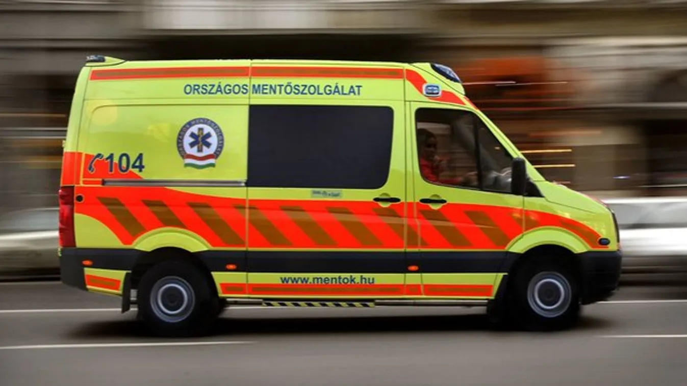 A mentők rohantak a 14 éves fiúval, elképesztő, mit találtak a gyomrában