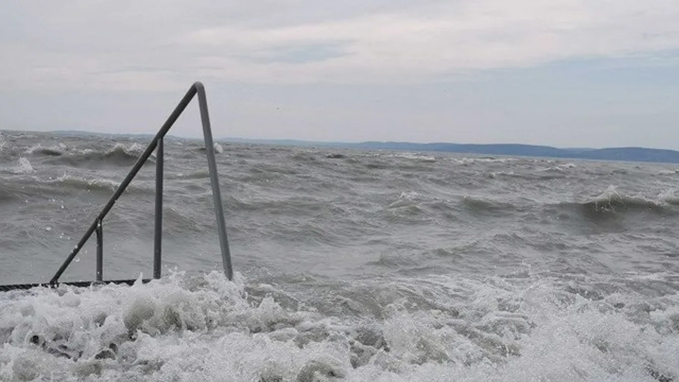 Most adták ki a riasztást: Elbillent a Balaton vize, akkora széllel érkezik a hidegfront az országba - videó