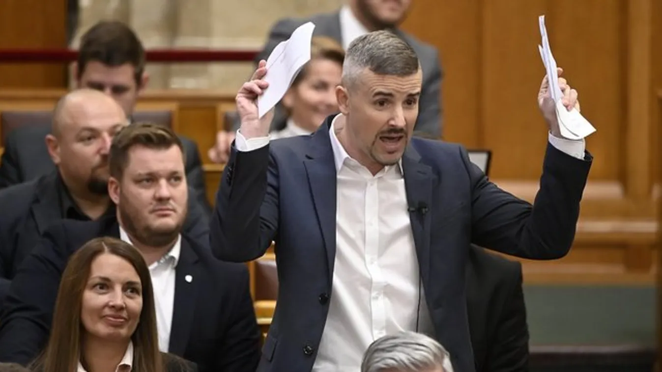 Kicsípte Jakab szemét a pirosarany: már a saját kommentjét se találja Orbán Viktor oldalán