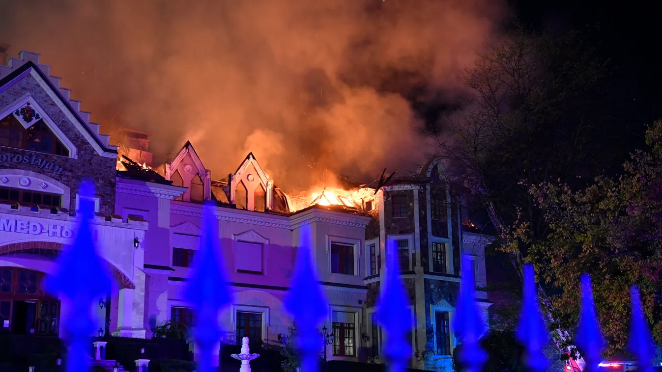 Lángokban állt a négycsillagos nyíradonyi hotel tetőszerkezete