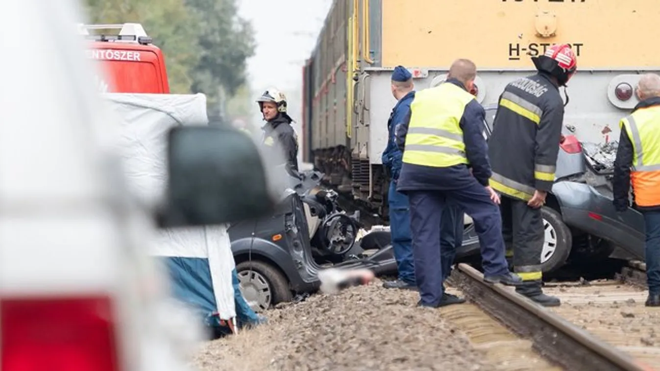 Megrázó helyszíni fotók a csengelei vonatbalesetről: Azonnal szörnyethalt egy ember