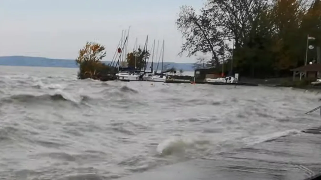 Friss képek: Kibillentette medréből a Balaton vizét a nagy erejű vihar