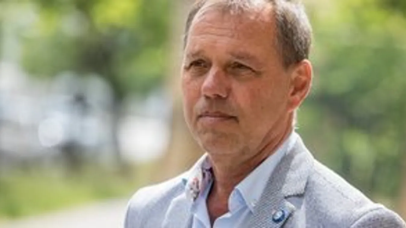 Folyamatosan nő a korházakban lévők száma: Ekkor tetőzhet a járvány