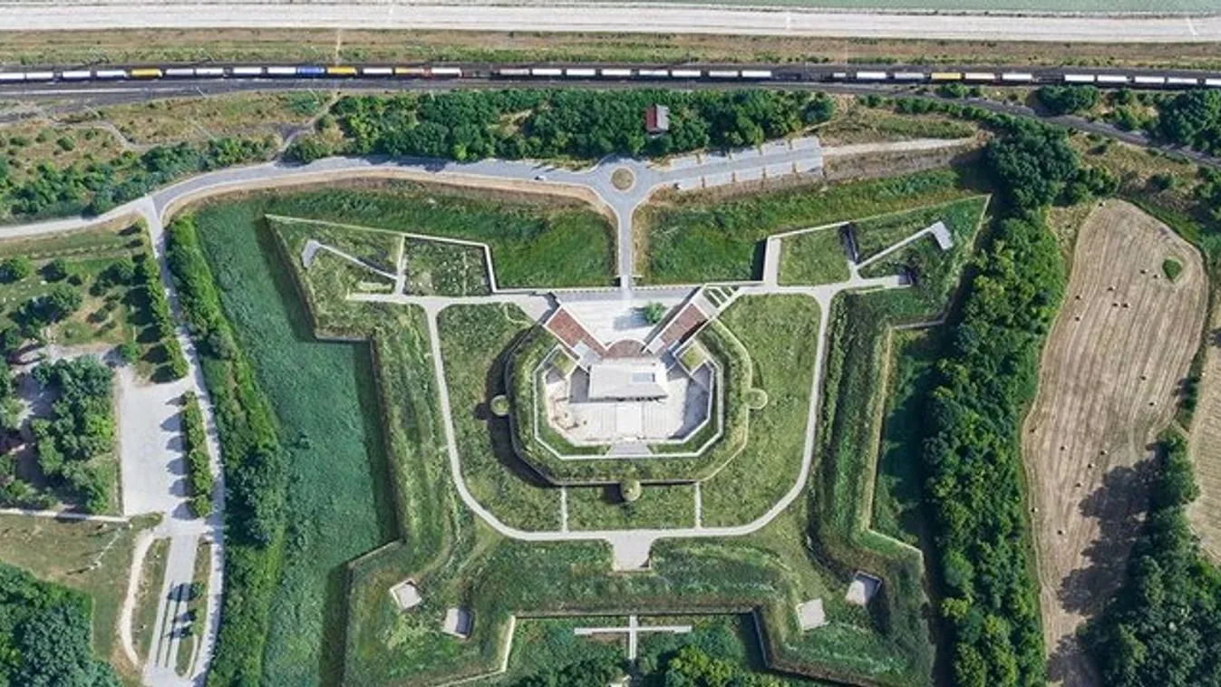 70 éve nem látott gyűjteménnyel nyílt meg a felújított komáromi Csillagerőd
