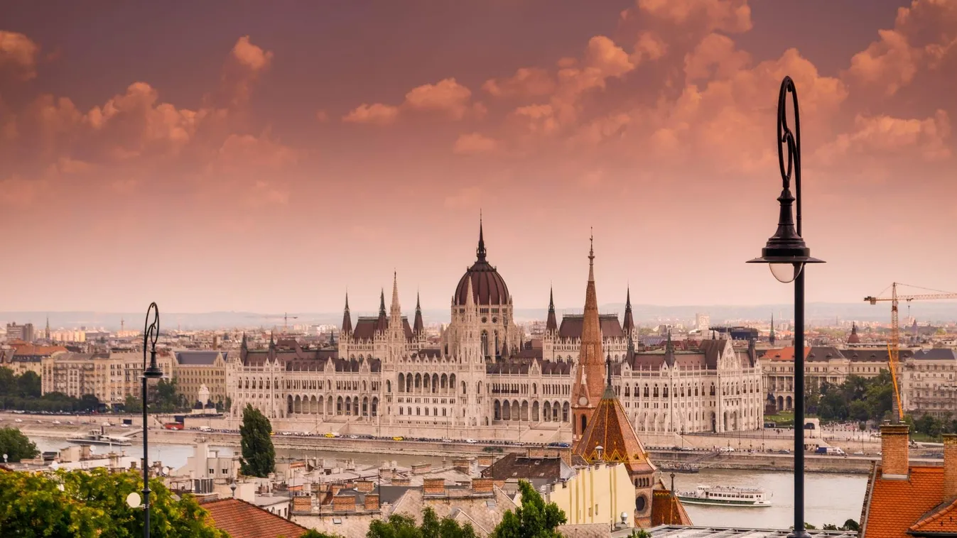 Pékségben, pincében, kocsmában éneklik meg Budapestet