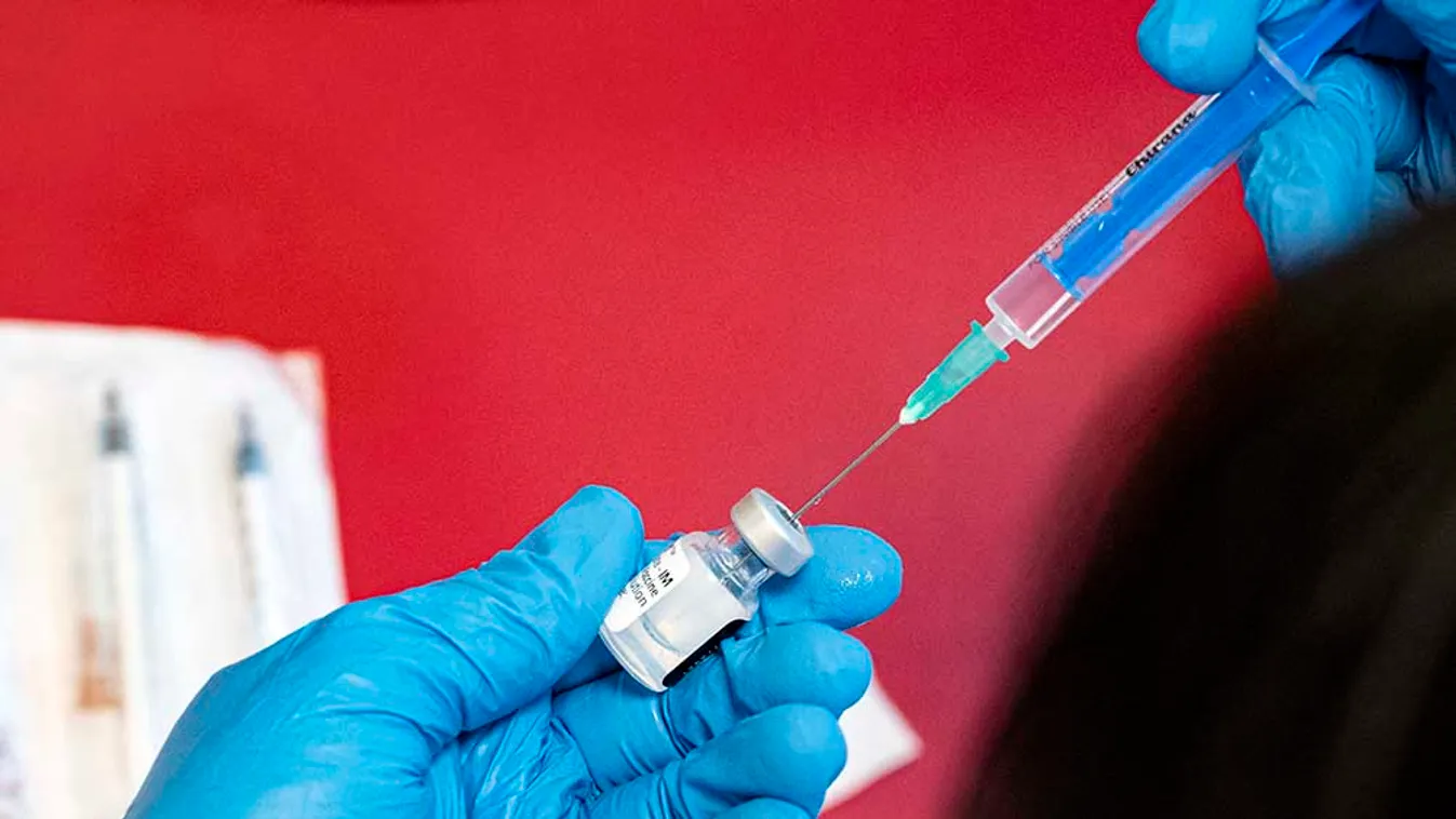 A BioNTech vezér tisztázta: ezt tudja a harmadik oltás