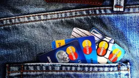 70 fős bulit csapott a bank pénzéből, nyakra-főre költekezett az OTP millióiból