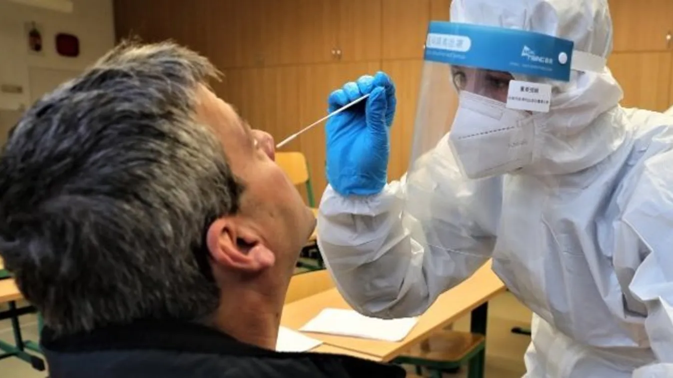 Anglia ismét szigorít : Ismét PCR-tesztet kell végeztetniük érkezésük után a külföldről Angliába utazóknak