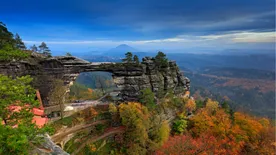 Hidak, melyeket vad szelek és sebes folyók alkottak