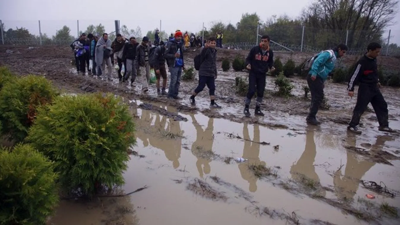 Okostelefonra készített úti segédlettel próbálkoznak migránsok