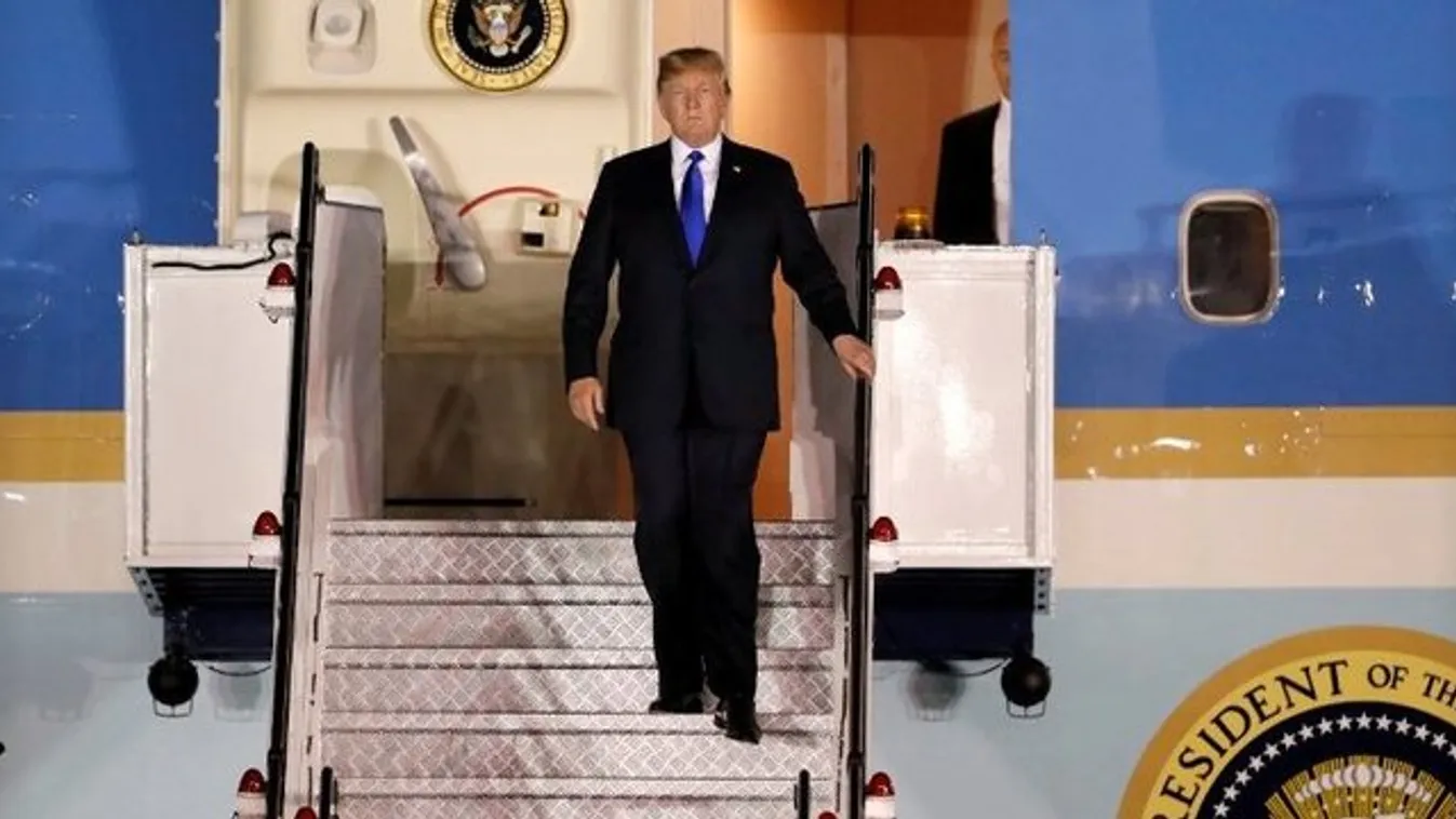 Történelmi Trump-Kim Dzsong Un találkozó képekben: torta is volt