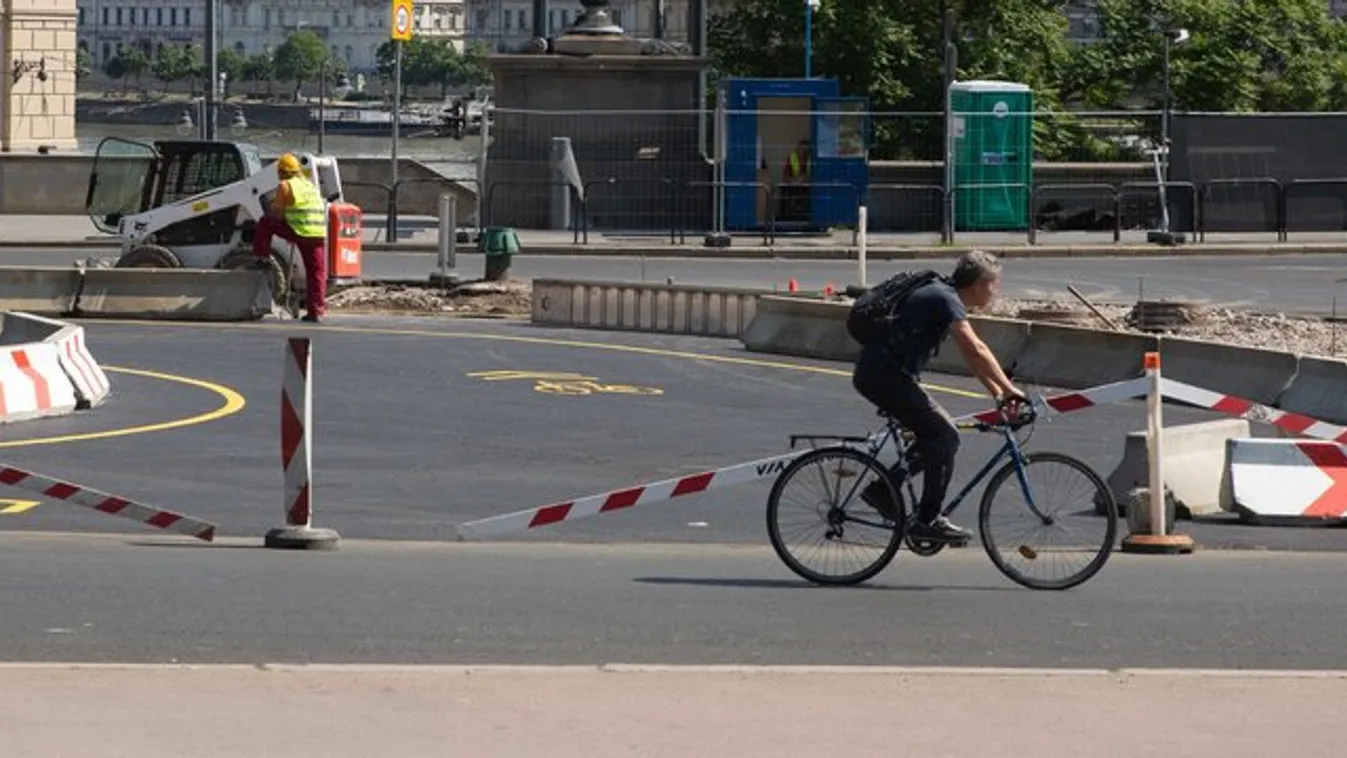 Mától lezáják a Lánchidat: életveszélyes biciklisávval fokozódik a káosz Budapesten!