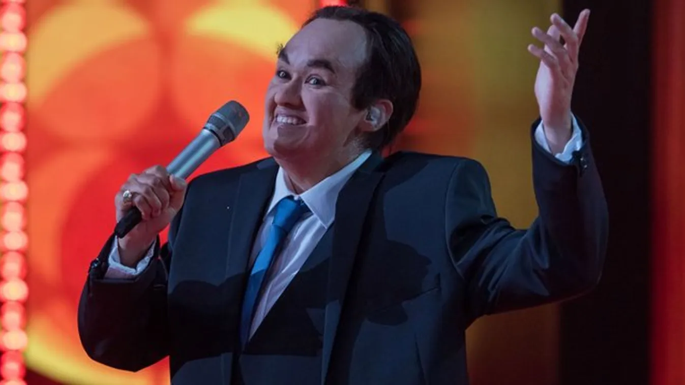Kordával aratott fergeteges sikert Viktória az első élő showban