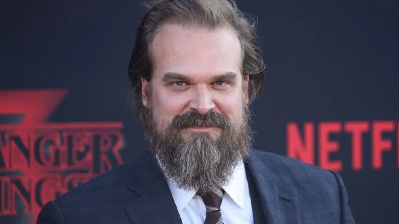 Ha szeretné elmondani, mi nyomja a lelkét, a Stranger Things sztárja várja az sms-ét!