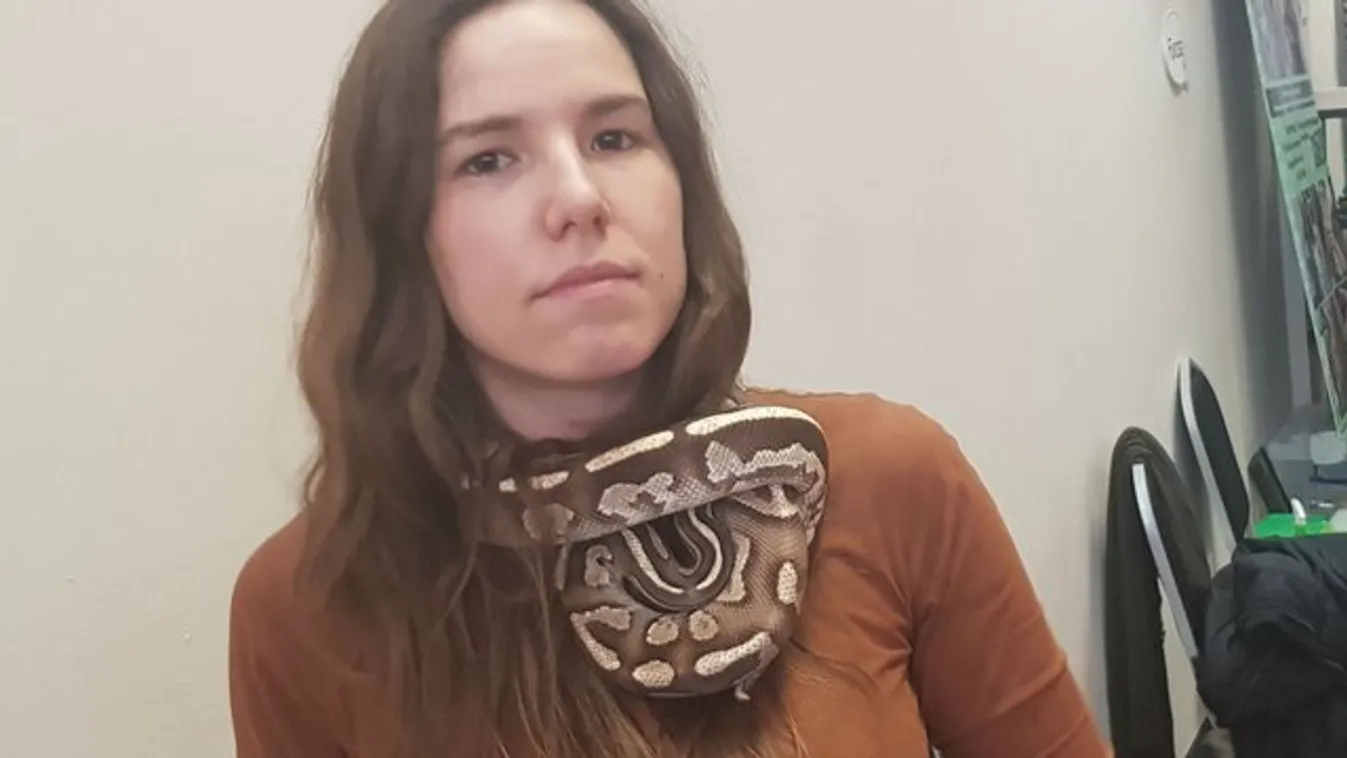 Húsznál is több kígyót babusgat otthonában Anna