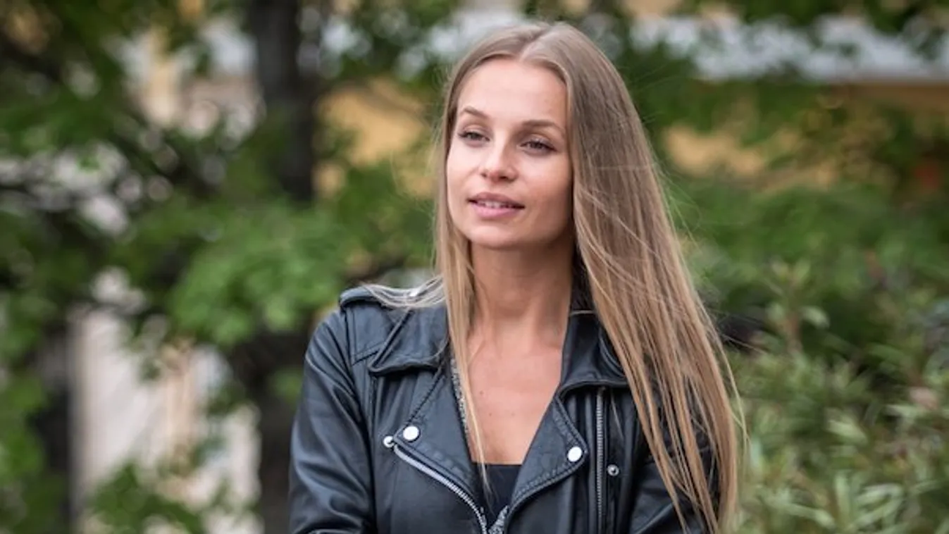 Iszak Eszti bikinis képe csak még forróbbá teszi az eleve forró szombatot