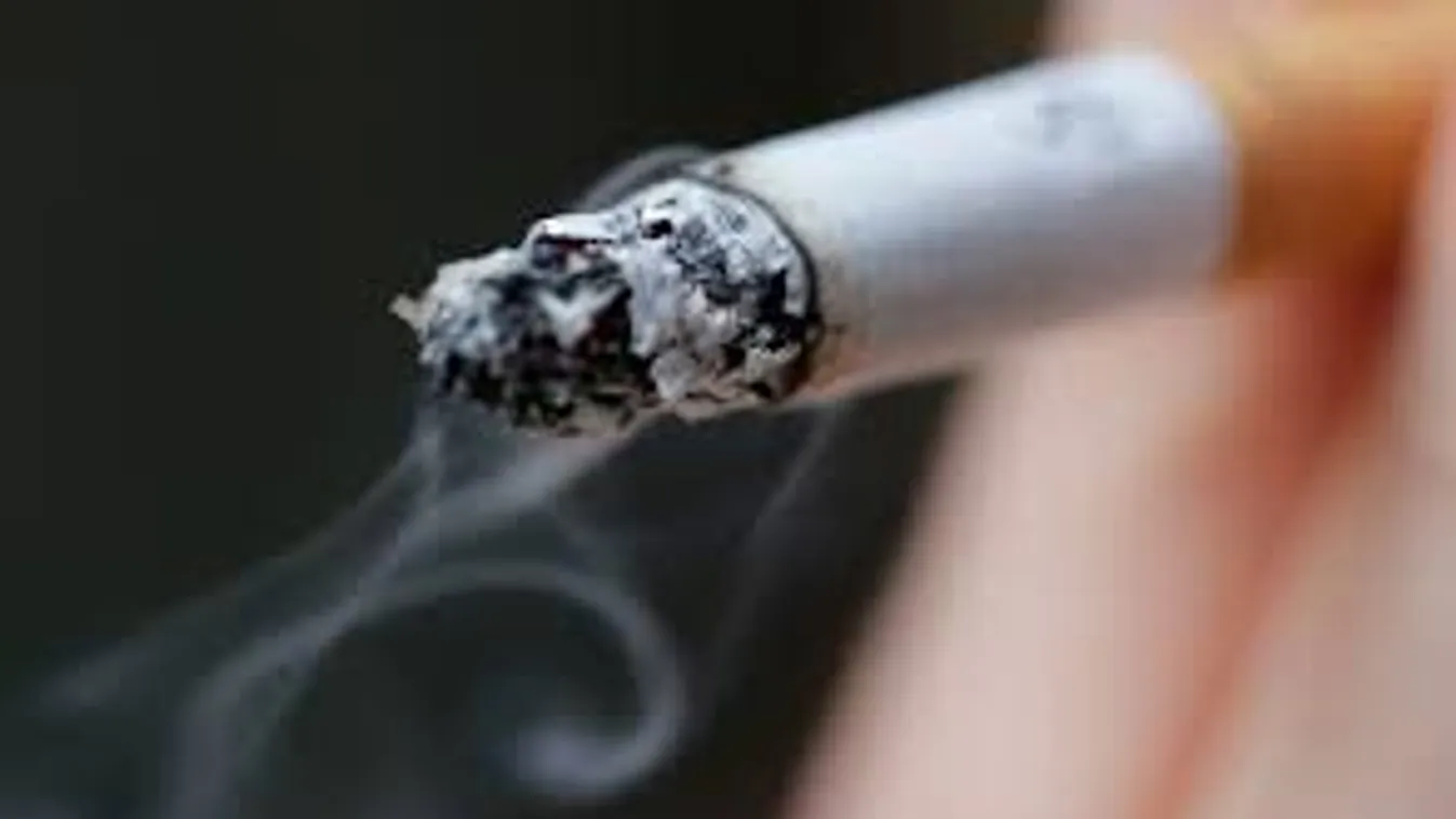 Fényképük volt arról, hogy dohányzott – 250 ezer forintot zsaroltak ki a fiúból