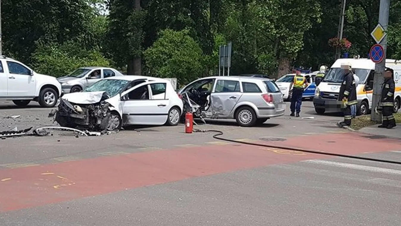 Drogdealert üldöztek a pesti zsaruk, karambol lett a vége - fotók