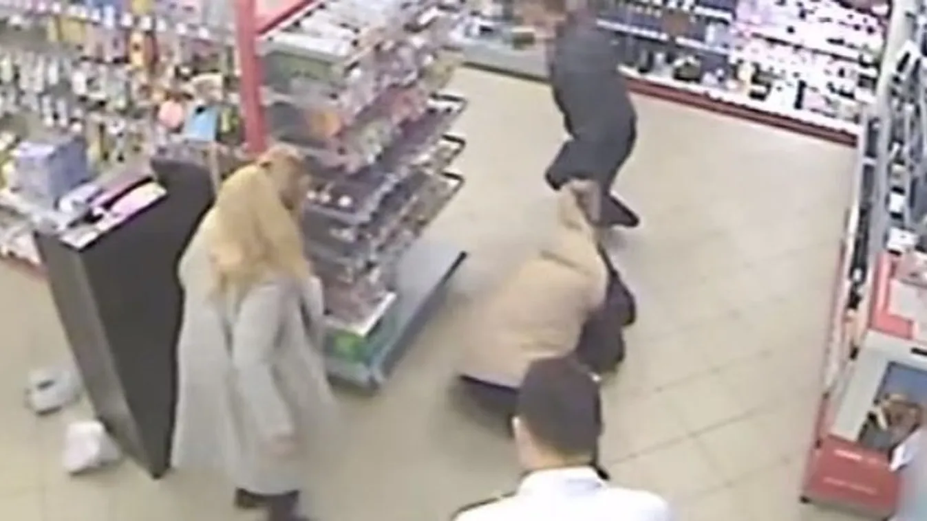 Megrázó videó: a győri férfi a földön vonszolta élettársát, a biztonsági őr csak nézte +18