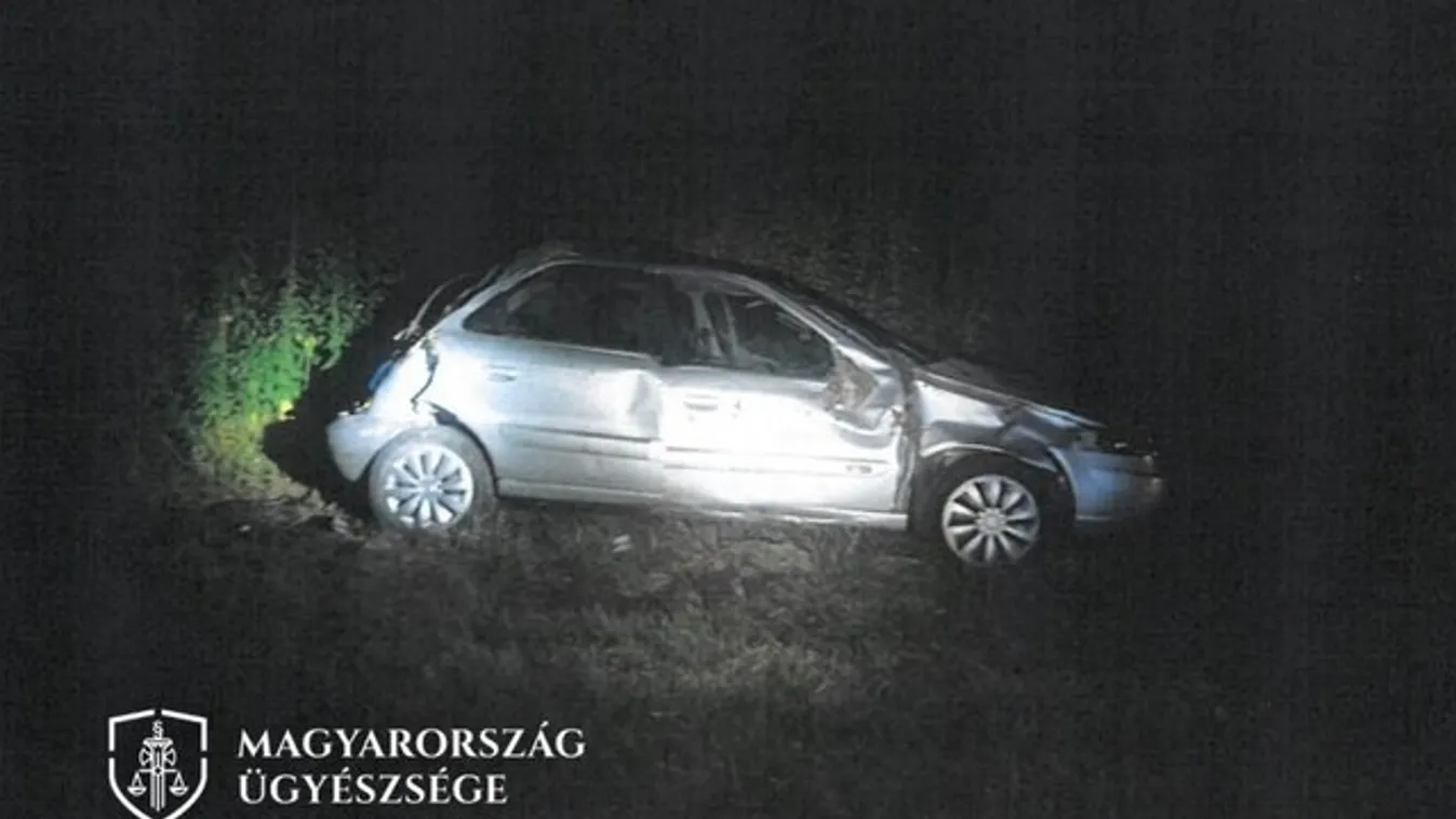 Két gyerek ült hátul - Teljesen elkopott gumikkal szenvedett balesetet egy család Nagybajomnál - fotók