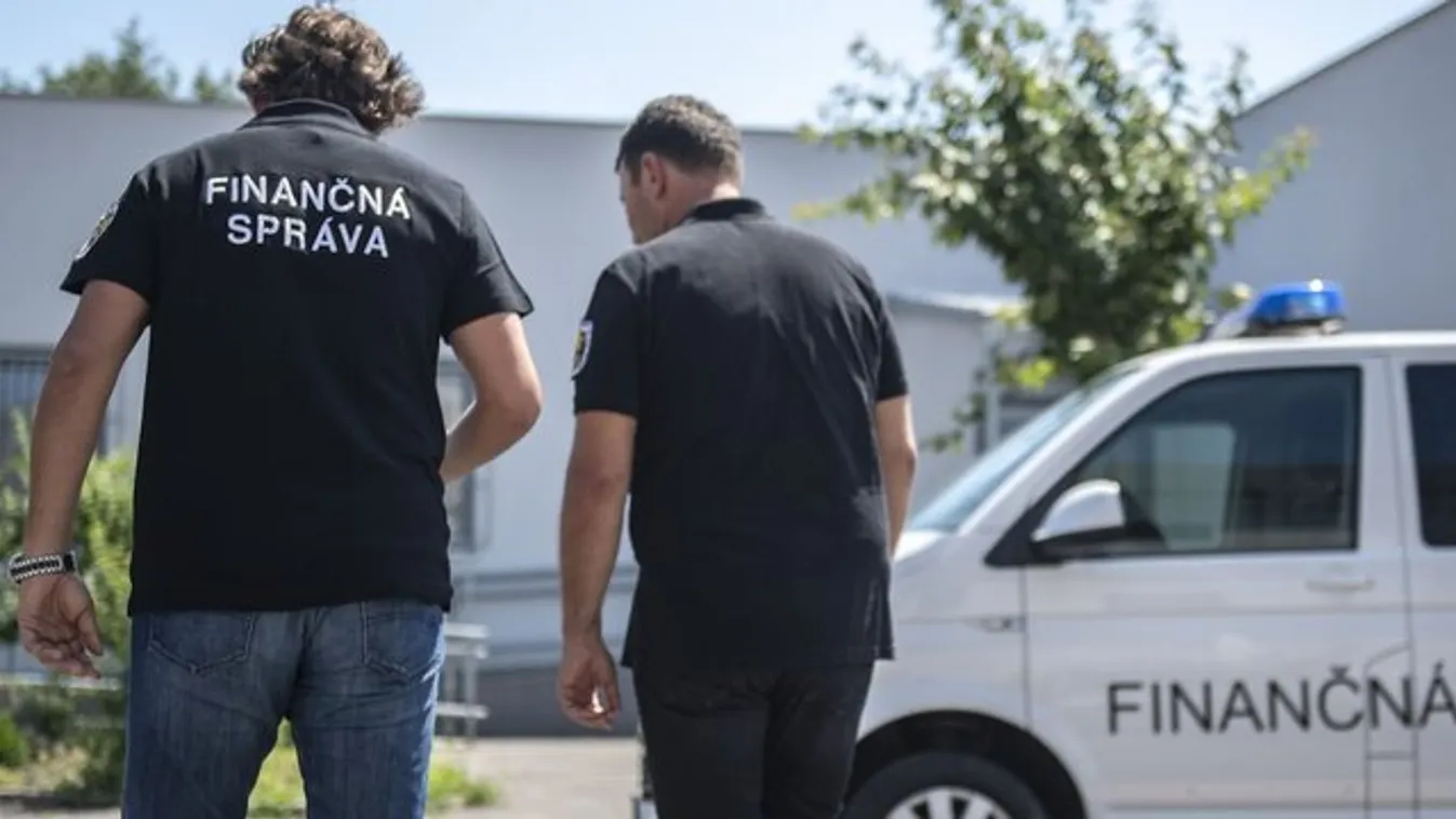 Megbüntették, aztán együtt ittak – Szlovák finánc kapta el a Viszkist
