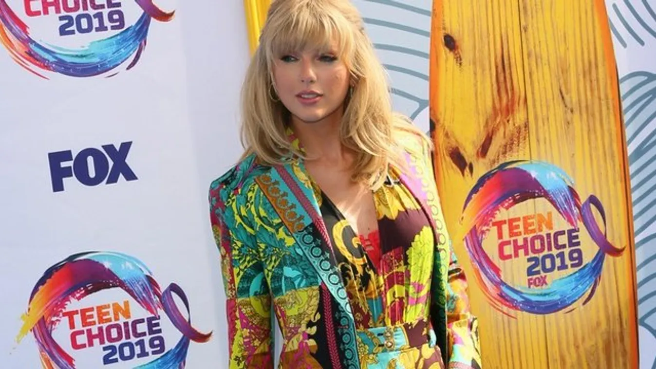 Taylor Swift megint jó arc volt - pizzát rendelt várakozó rajongóinak
