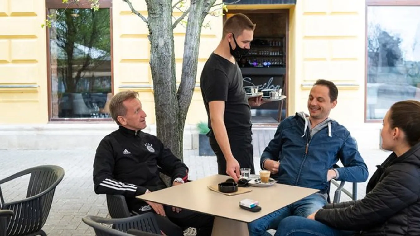 Megteltek a teraszok, így ünnepelnek az emberek – fotó
