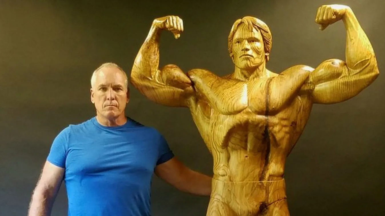 Őrület! Tölgyfából faragták ki Arnold Schwarzeneggert – fotó