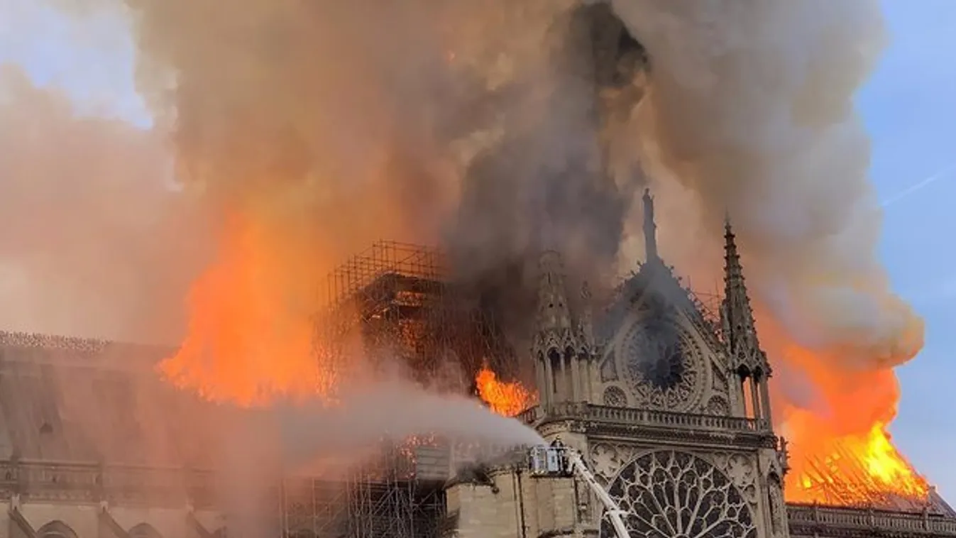 Notre-Dame: Liftből indult útjára a lángtenger