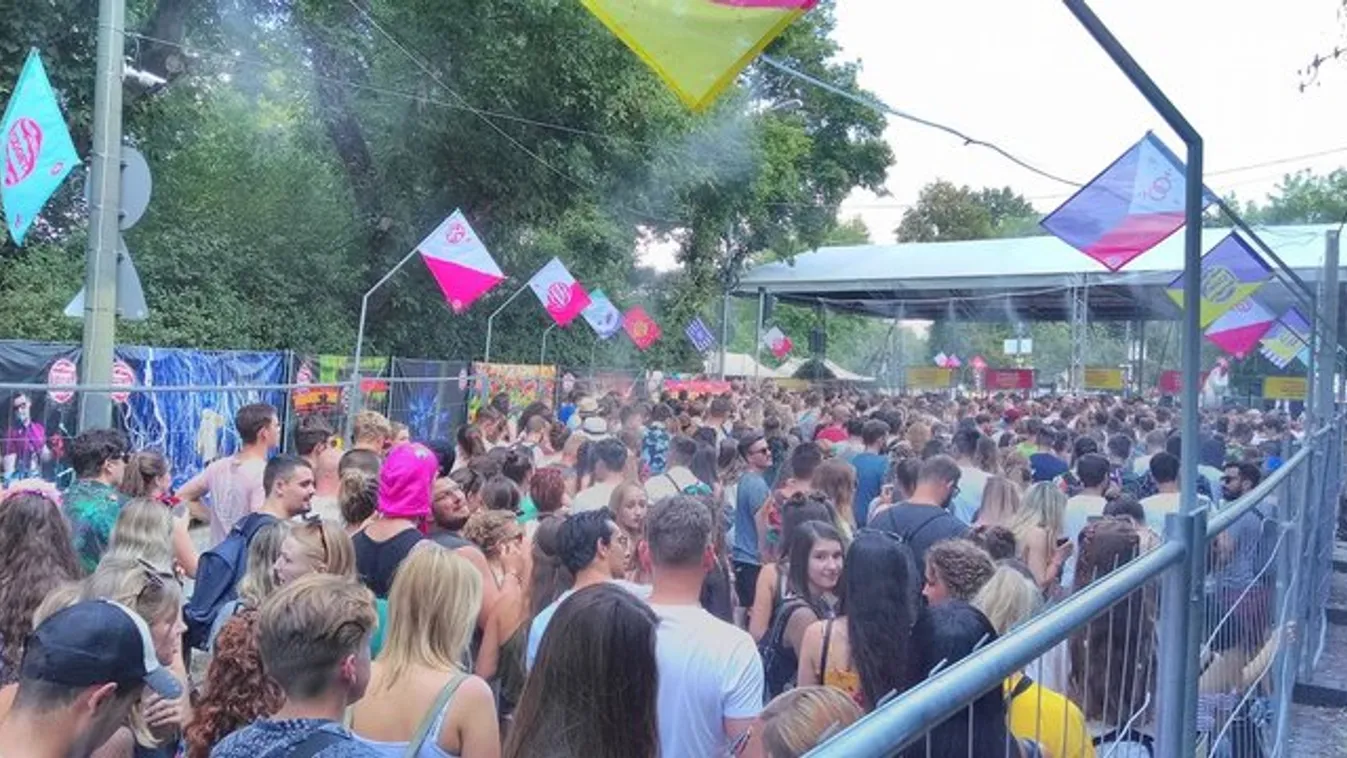Elképesztő a tömeg a Sziget bejáratánál - erre készüljön, ha bulizni megy! - fotók