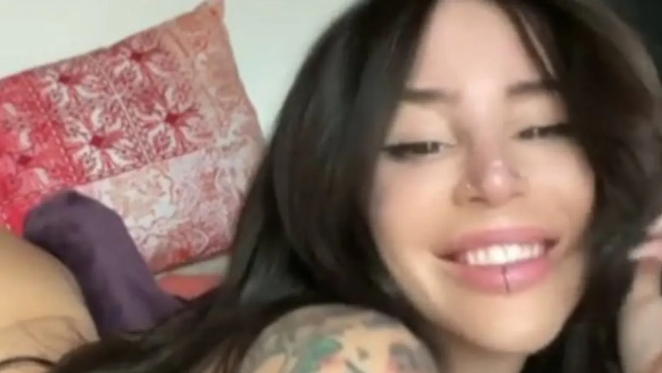 Anyaszült meztelenül szexizik a teraszon Alexis – 18+