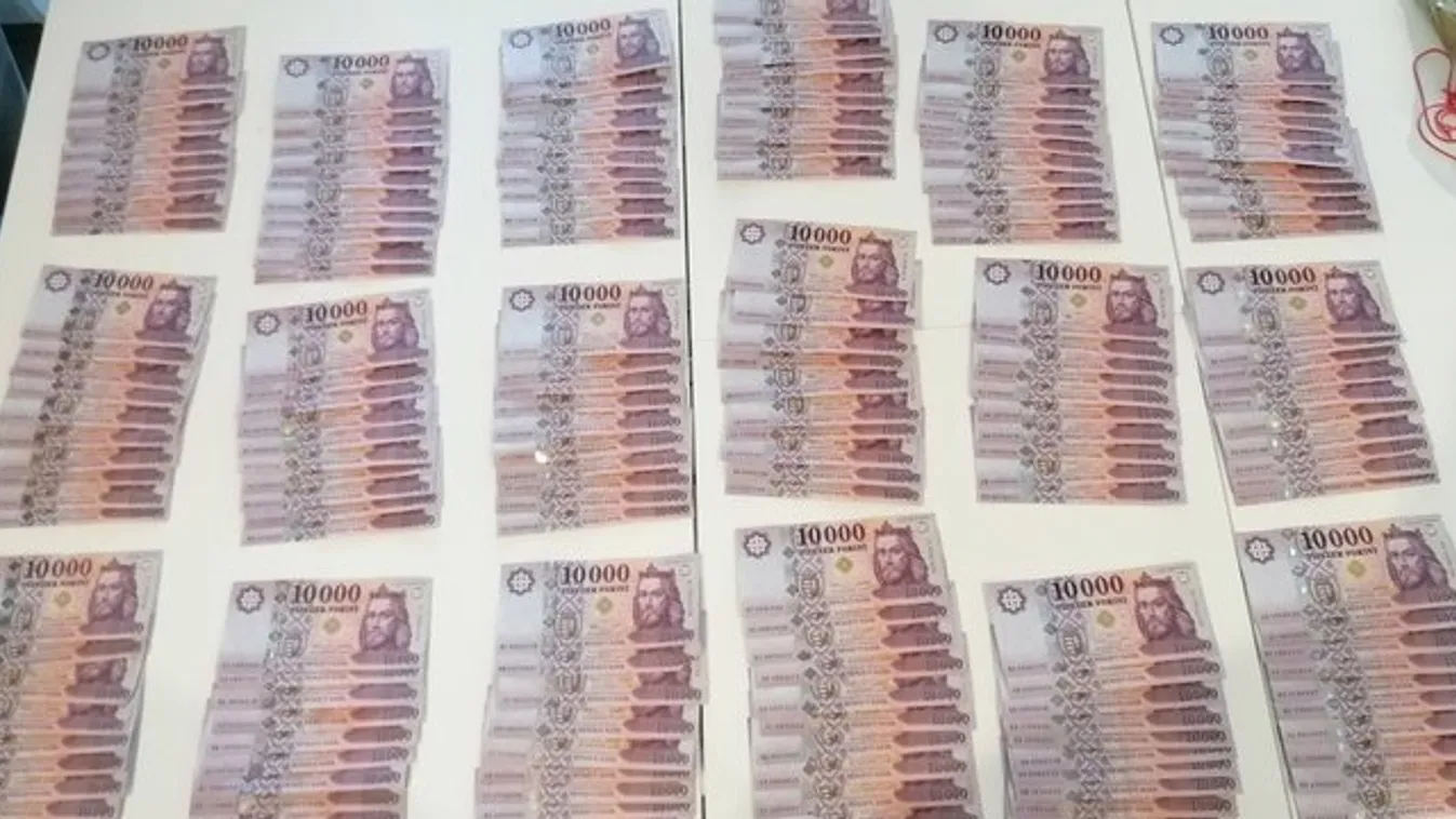 Videóra vették a rendőrök budapesti rajtütését - 26 millió forintot, luxusterepjárót, ékszereket foglaltak le