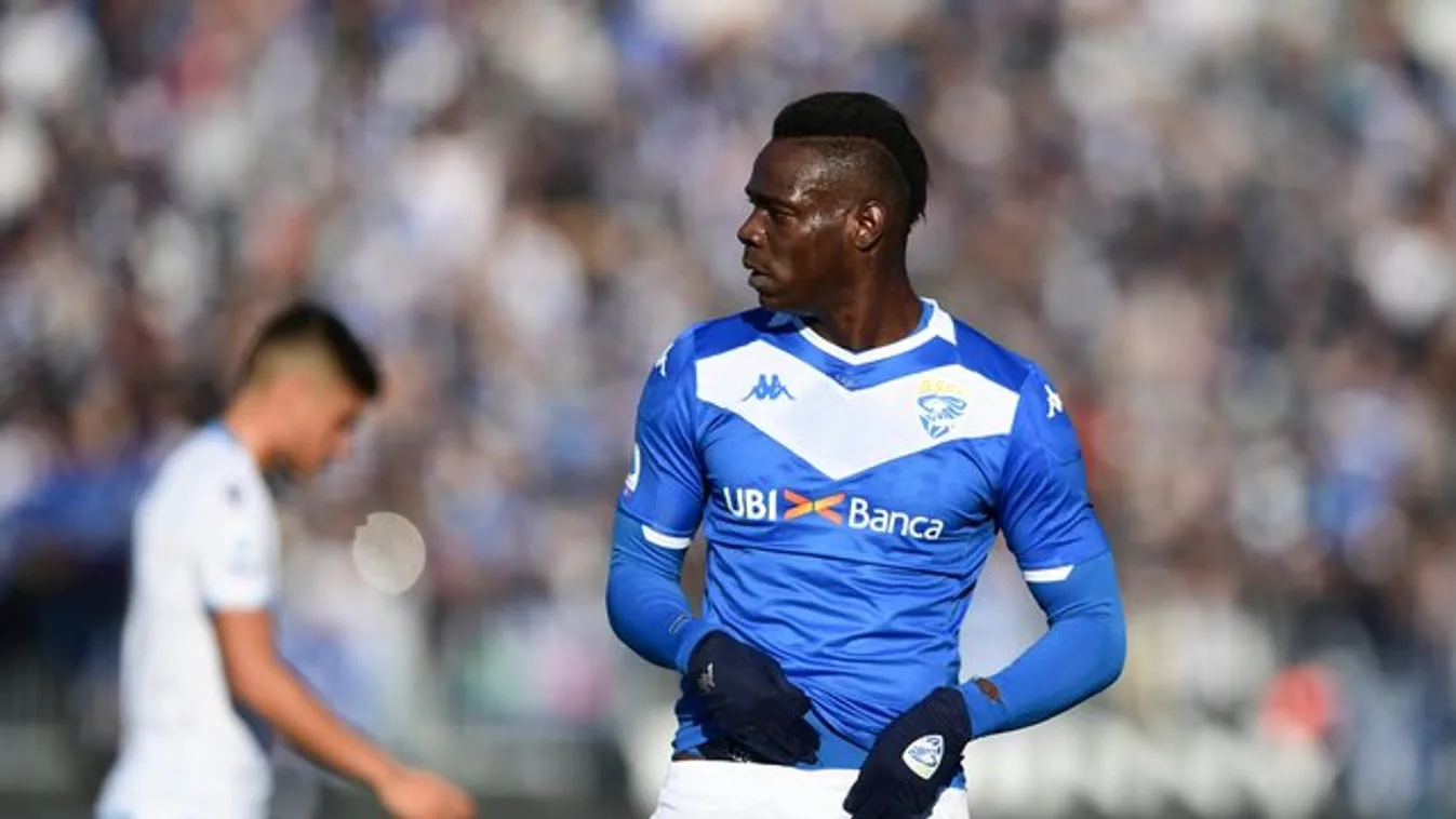 Öt évre kitiltották az európai stadionokból a Balotellit sértegető futballszurkolót