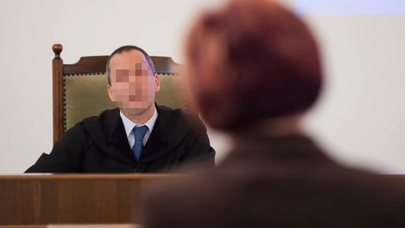 Alvó gyerekei mellett ölte meg újszülöttjét a tatabányai anya