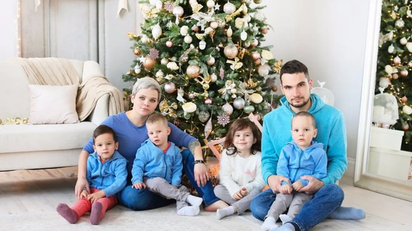 Felháborító! Mellei miatt veszik el az anyától a gyerekeit