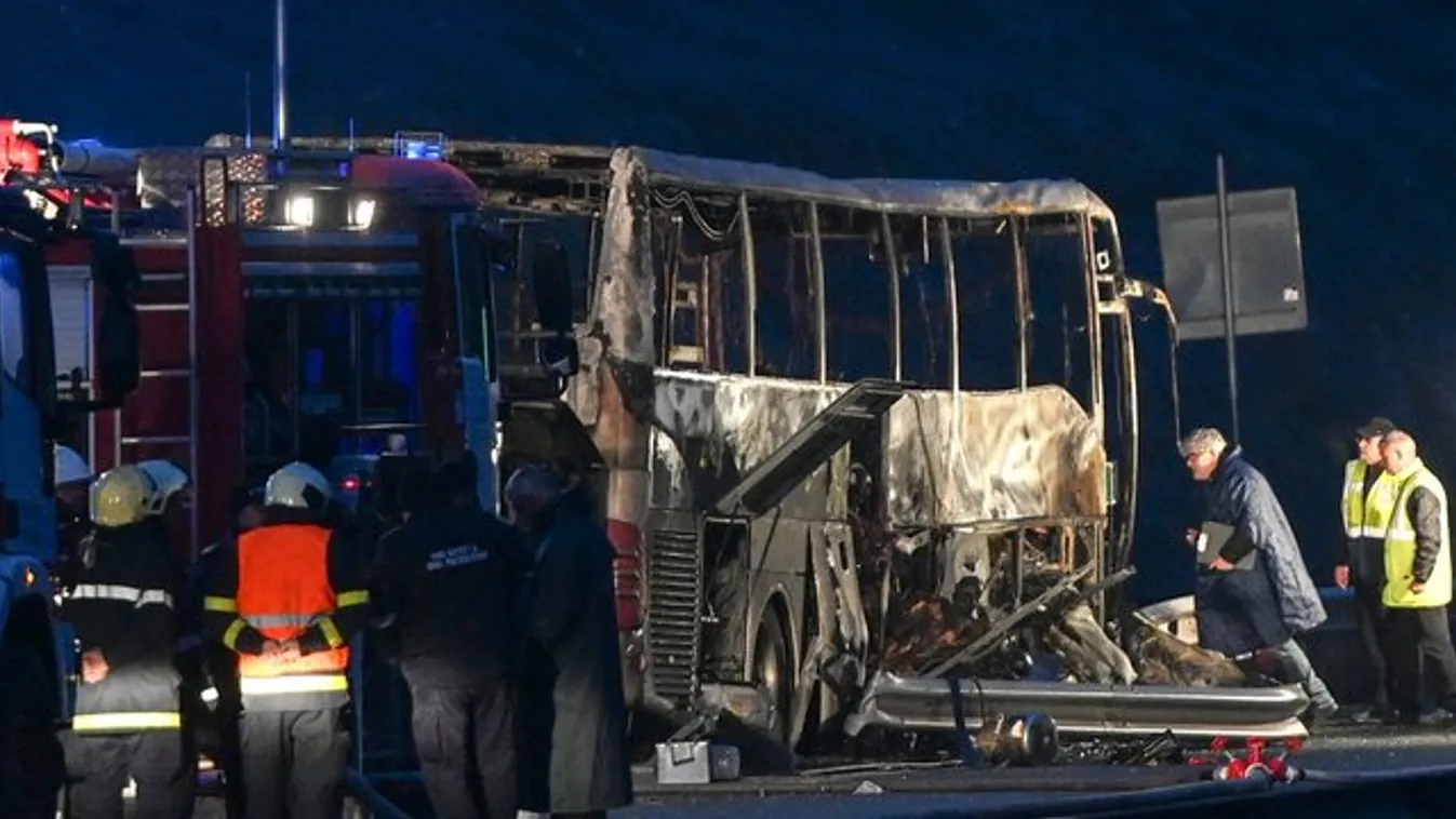Tragédia történt hajnalban az autópályán: 12 gyerek meghalt