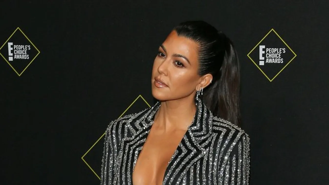 Kourtney Kardashian nem terhes, csak ilyen a teste – fotó