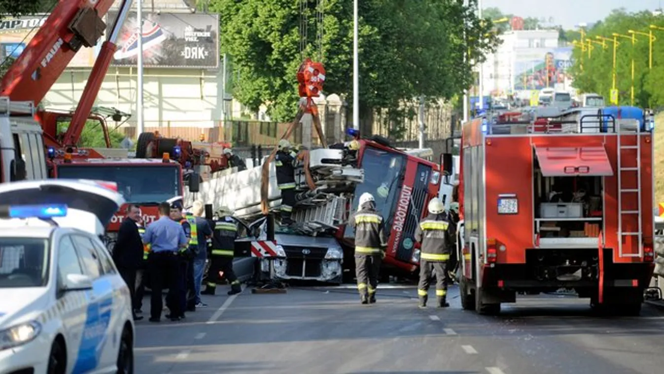 Megfulladt a 26 tonna alatt a kisbusz sofőrje