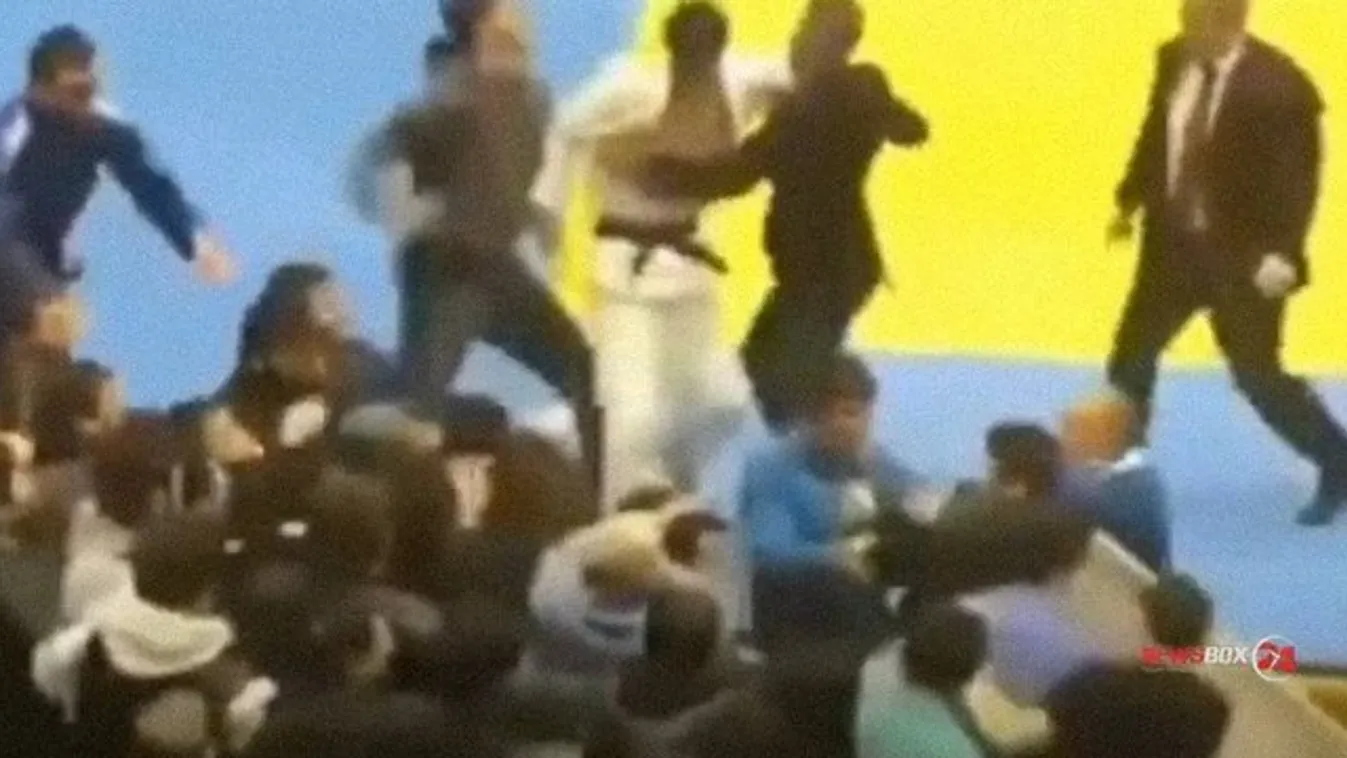 Tömegbunyó tört ki a dzsúdó-versenyen: véresre verték egymást a játékosok és a nézők – videó