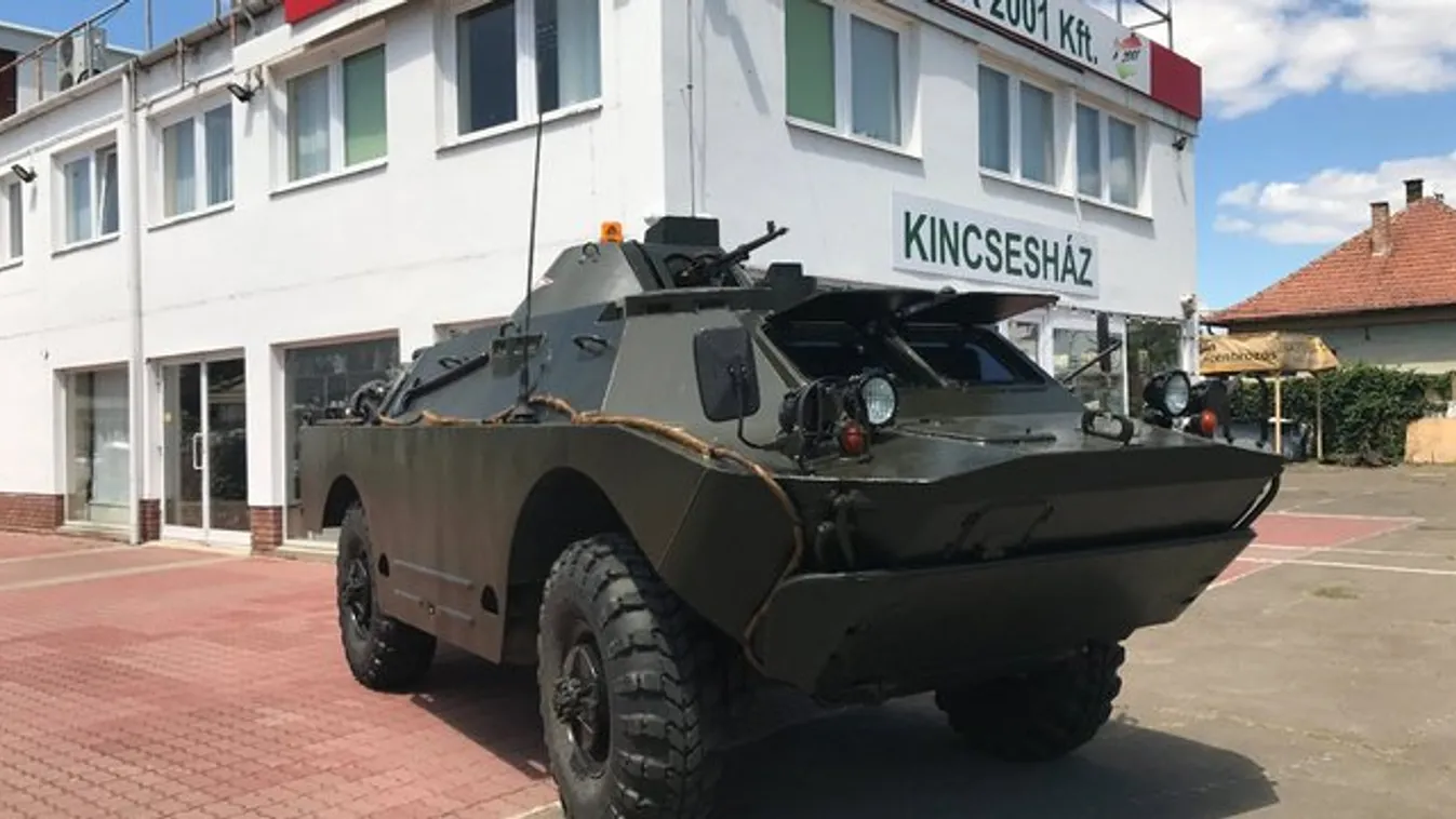 Milliókért áll a kertben a páncélos kétéltű