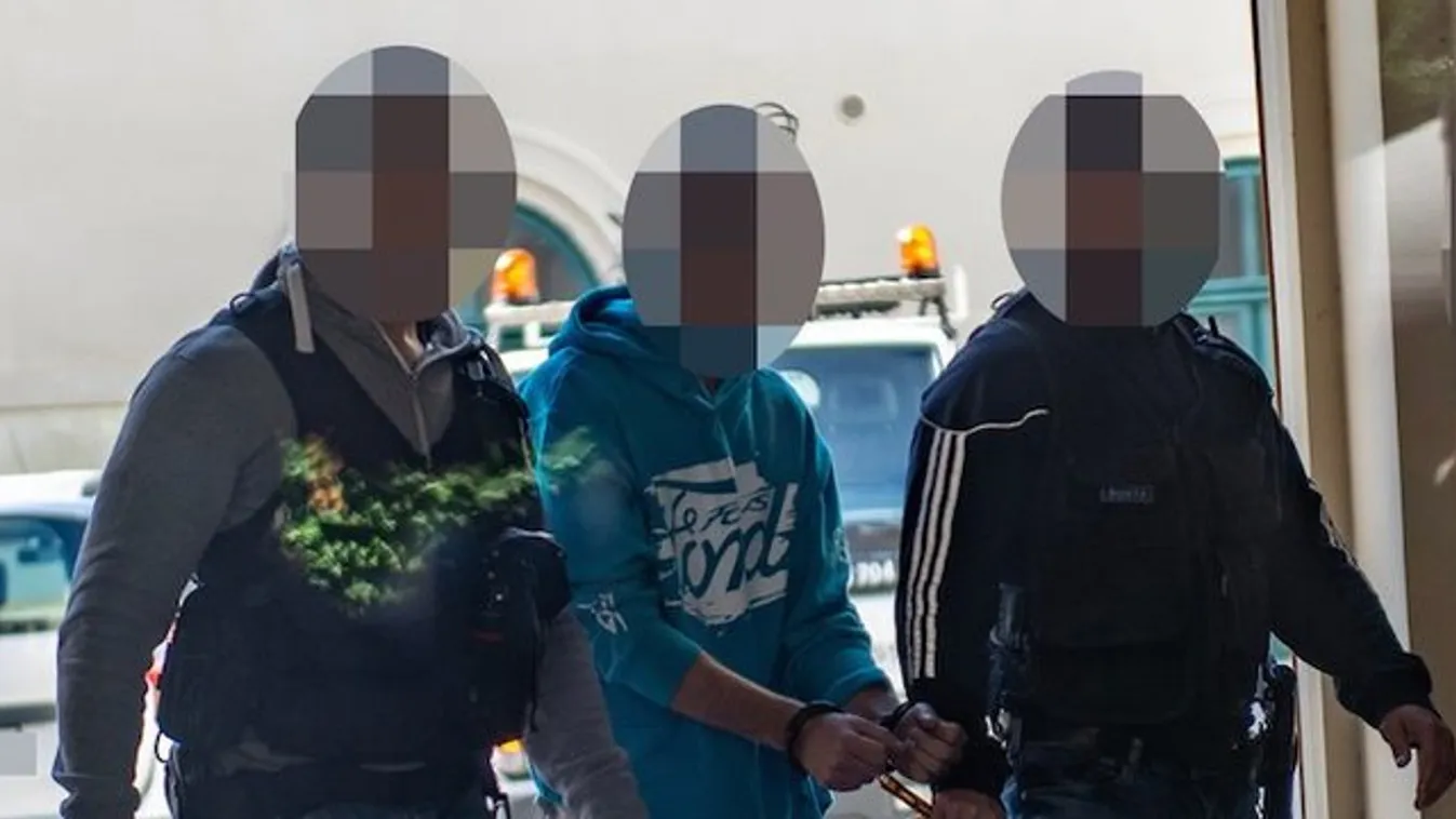 Így vezették a bíróságra a várpalotai kettős gyilkosság gyanúsítottját
