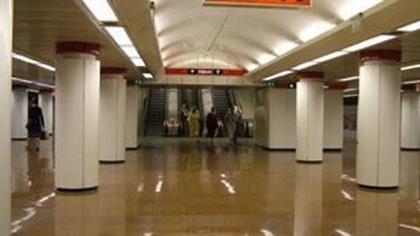 Három hónapig nem áll meg a 2-es metró a Kossuth téren